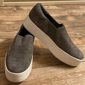 Preowned Vince Brand platform sneaker sz 7 (Eur 37) in dark grey